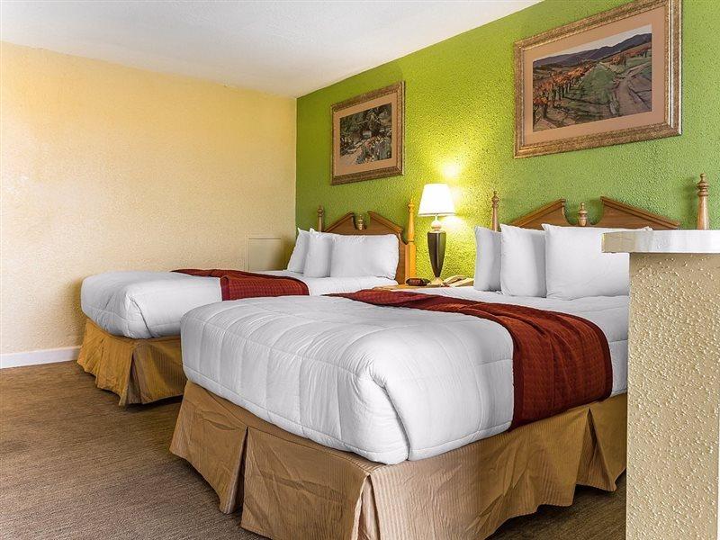 מירטל ביץ' Ocean Star Hotel (Adults Only) מראה חיצוני תמונה