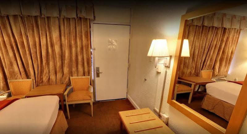 מירטל ביץ' Ocean Star Hotel (Adults Only) מראה חיצוני תמונה